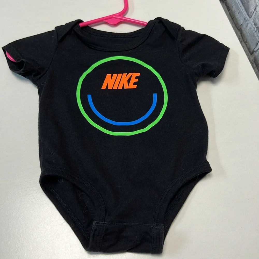 Nike onesie‎